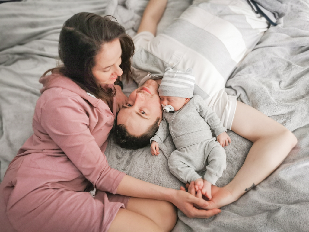 You are currently viewing Sesja noworodkowa w domu – lifestylowa sesja zdjęciowa